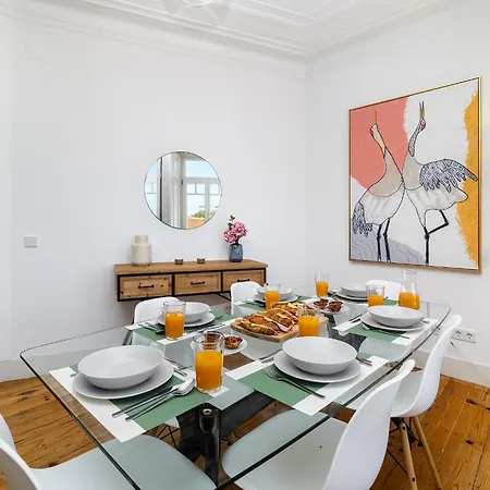 Whome Classic Beauty & Modern Retreat In Rato Appartement