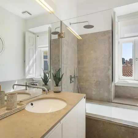 Whome Classic Beauty & Modern Retreat In Rato Lisbona