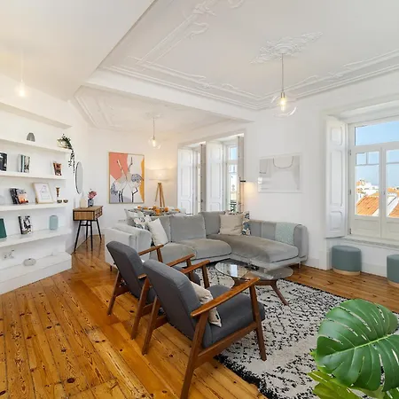 Whome Classic Beauty & Modern Retreat In Rato Apartment