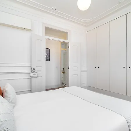 Whome Classic Beauty & Modern Retreat In Rato Лиссабон