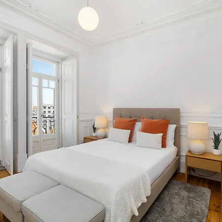 Whome Classic Beauty & Modern Retreat In Rato